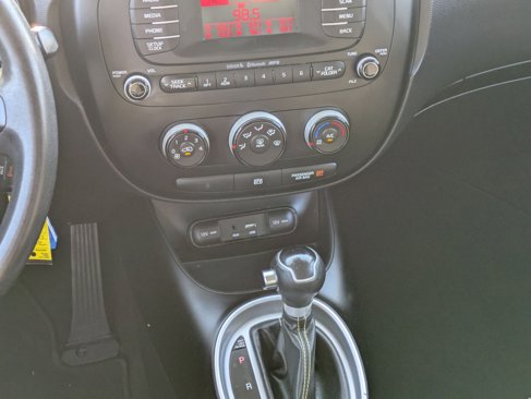 Used 2015 Kia Soul + image 18