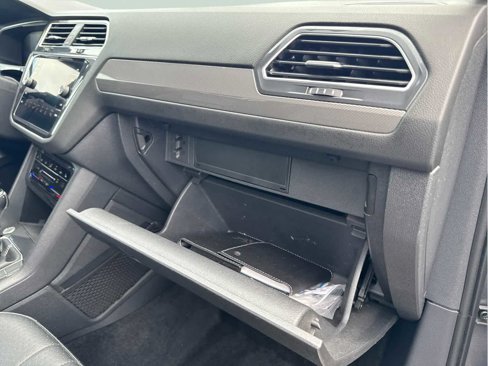 Certified 2022 Volkswagen Tiguan SE R-Line image 36