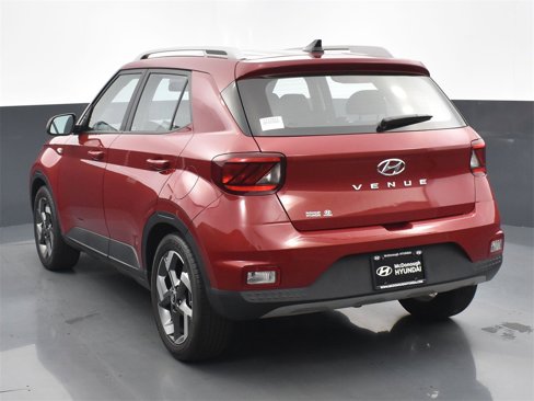 Certified 2022 Hyundai Venue SEL w/ Cargo Package image 5