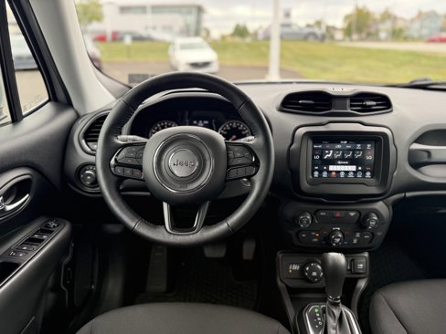 Used 2018 Jeep Renegade Altitude image 25
