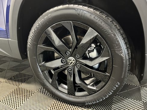 Used 2022 Volkswagen Taos SE image 3