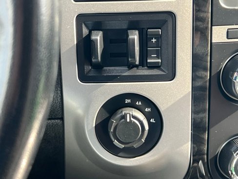 Used 2016 Ford Expedition Limited image 32