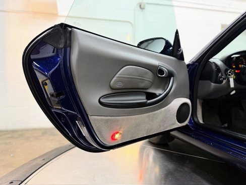 Used 2001 Porsche Boxster image 12