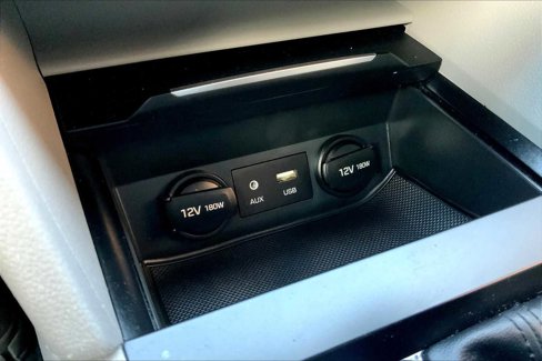 Used 2018 Hyundai Elantra SE image 32