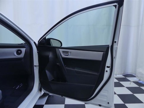 Used 2018 Toyota Corolla LE image 23