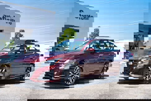 Used 2023 Nissan Altima 2.5 SV image 1