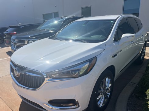 Used 2020 Buick Enclave Essence image 1
