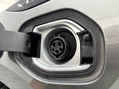 Used 2017 Chevrolet Volt LT w/ Comfort Package image 13