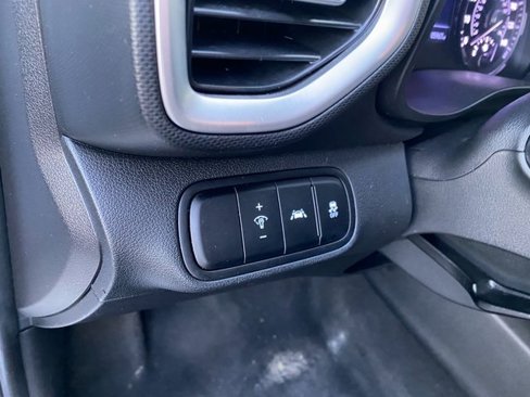 Used 2021 Hyundai Venue SE image 19
