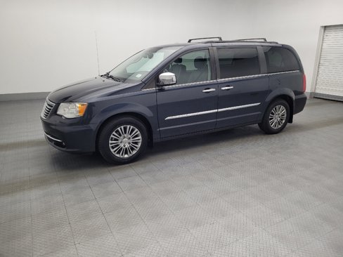 Used 2014 Chrysler Town & Country Touring-L w/ Driver Convenience Group image 2
