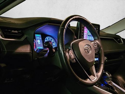 Used 2020 Toyota RAV4 XLE Premium image 9