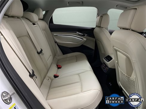 Used 2021 Audi e-tron Premium Plus w/ Premium Plus Package image 78