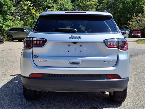 Used 2024 Jeep Compass Latitude image 27