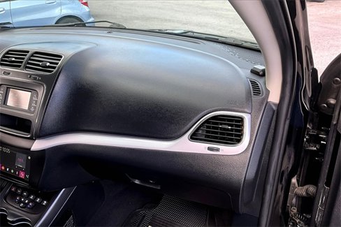Used 2020 Dodge Journey SE w/ SE Popular Equipment Group image 16
