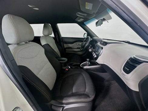 Used 2016 Kia Soul + image 28