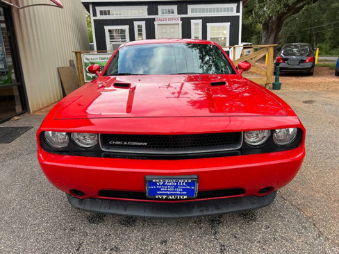 Used 2014 Dodge Challenger SXT image 2
