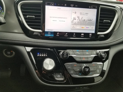 New 2025 Chrysler Pacifica Select image 28