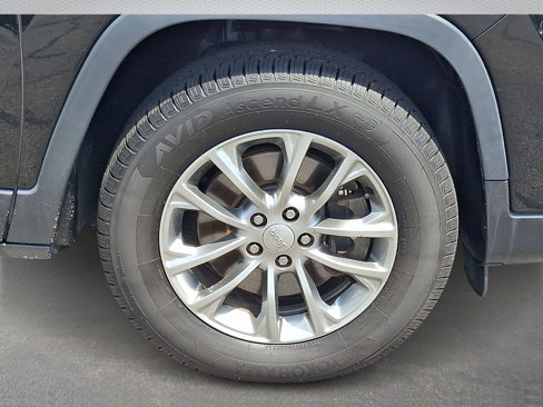 Certified 2019 Jeep Cherokee Latitude Plus image 8