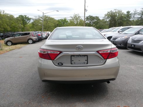 Used 2015 Toyota Camry LE image 6