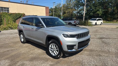 Used 2023 Jeep Grand Cherokee L Laredo w/ Luxury Tech Group I image 7