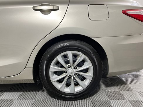 Used 2015 Toyota Camry LE image 18