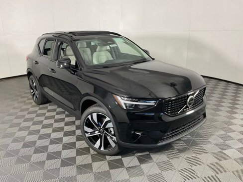 New 2025 Volvo XC40 B5 Plus w/ Protection Package Premier image 46