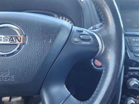 Used 2018 Nissan Pathfinder SV image 16