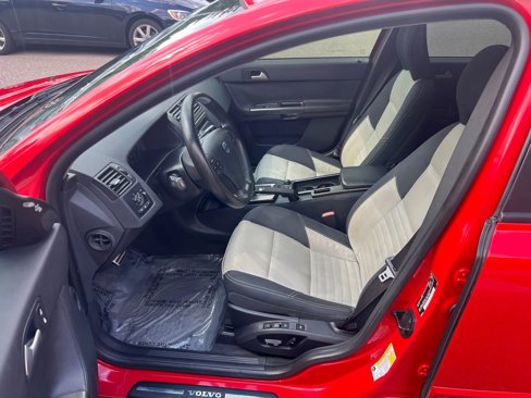 Used 2010 Volvo S40 T5 R-Design image 9