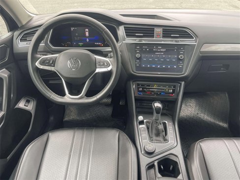 Used 2022 Volkswagen Tiguan SE w/ Panoramic Sunroof Package image 13