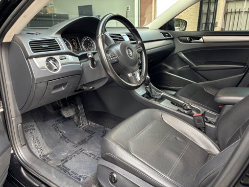 Used 2014 Volkswagen Passat TDI SE image 11