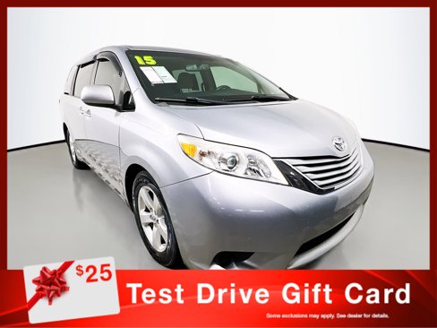 Used 2015 Toyota Sienna LE image 1