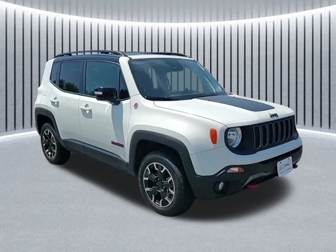 Used 2023 Jeep Renegade Trailhawk image 2