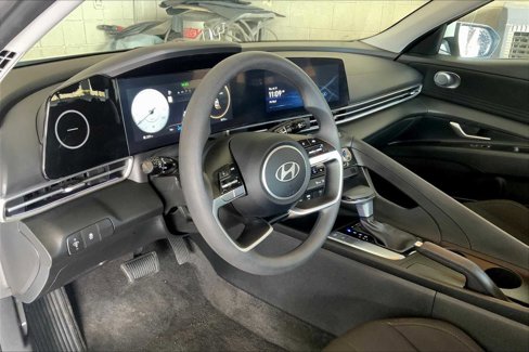 Used 2024 Hyundai Elantra SEL image 16