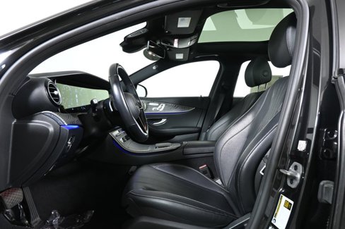 Used 2021 Mercedes-Benz E 350 4MATIC Sedan image 3
