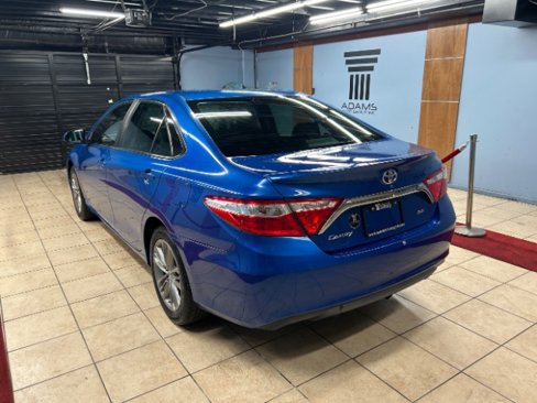 Used 2017 Toyota Camry SE image 3