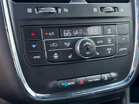 Used 2018 Dodge Grand Caravan GT image 24
