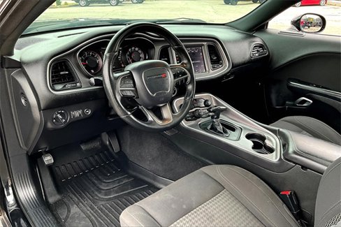 Used 2019 Dodge Challenger SXT w/ Driver Convenience Group image 17