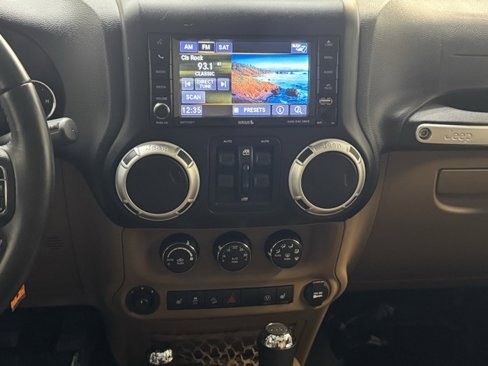 Used 2018 Jeep Wrangler Unlimited Sahara image 17