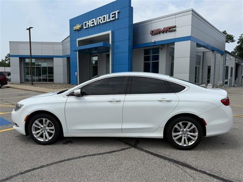 Used 2015 Chrysler 200 Limited image 3