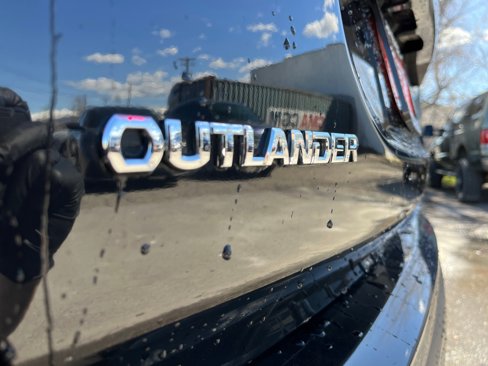 Used 2020 Mitsubishi Outlander ES image 26