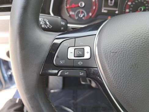 Used 2019 Volkswagen Jetta SE w/ Cold Weather Package image 16