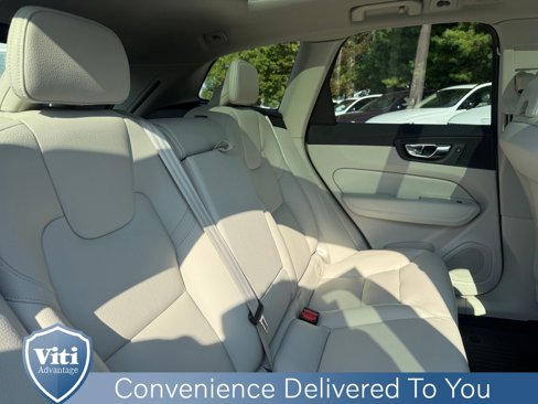Certified 2022 Volvo XC60 B5 Momentum w/ Advanced Package image 28