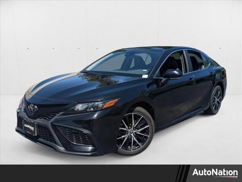 Used 2022 Toyota Camry SE image 1