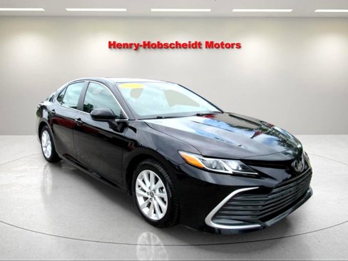 Used 2023 Toyota Camry LE image 1