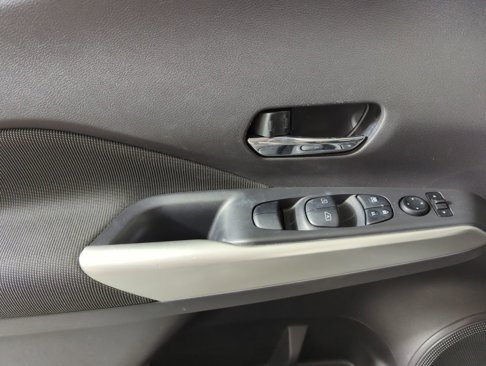 Used 2020 Nissan Kicks SV image 9