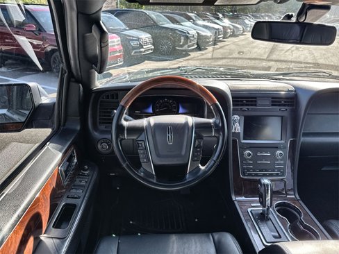 Used 2015 Lincoln Navigator L 4WD image 10