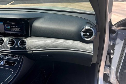 Used 2020 Mercedes-Benz E 350 Sedan image 17