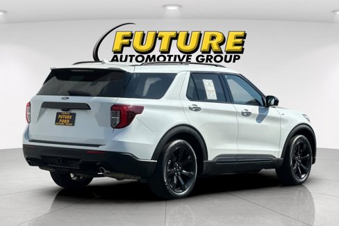 Certified 2023 Ford Explorer ST-Line w/ Class IV Trailer Tow Package image 3