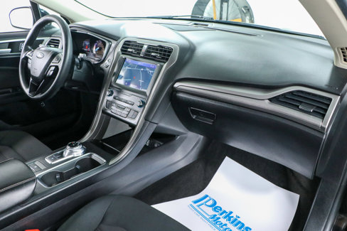 Used 2020 Ford Fusion SE image 25