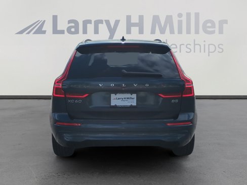 Used 2023 Volvo XC60 B5 Core w/ Climate Package image 4